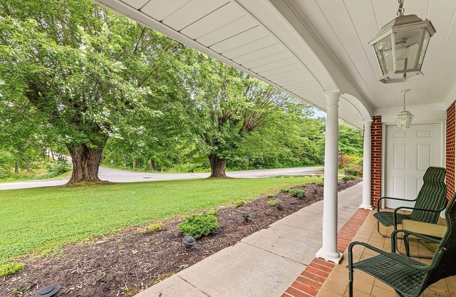 Elle Jay’s Nest, Centrally Located to Waynesville or Asheville