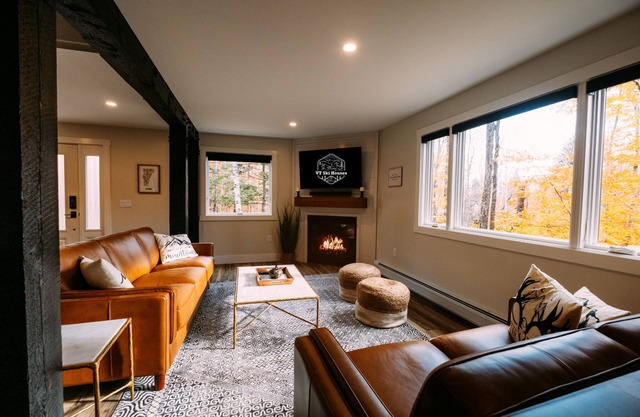 Ellen’s Edge~ Game Room~Home Theater~Hot Tub~Home Gym