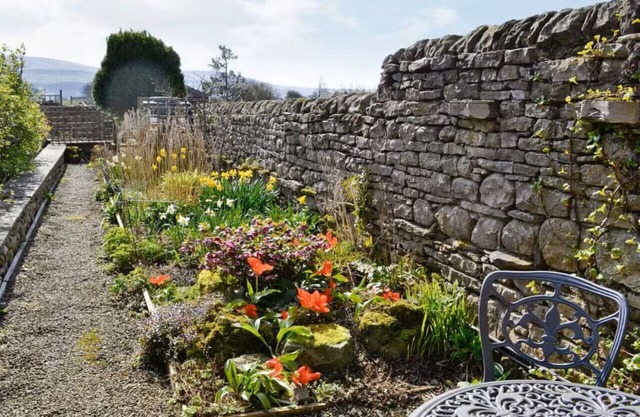 Ellerlands - Three Bedroom House, Sleeps 4