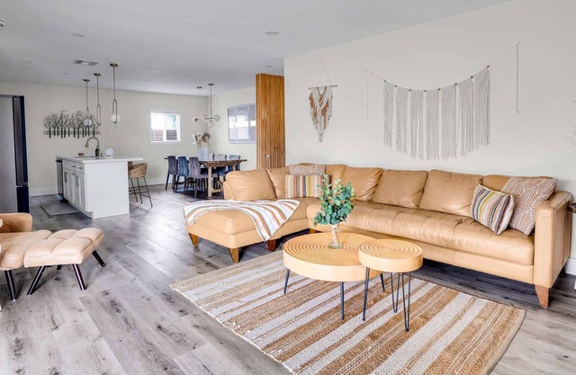 Elsa's Enchanting Escape 8 minutes to Disney & Convention Center