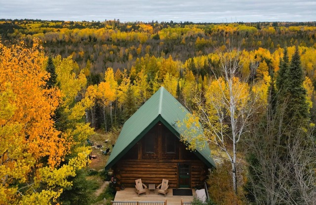 Ely Log Cabin - Off Grid+Solar+WiFi - 40 acres to roam