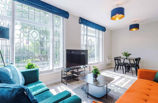 Elysée Suites - Lovely 2 Bed Flat in Southport