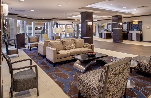 Embassy Suites by Hilton St. Louis Airport