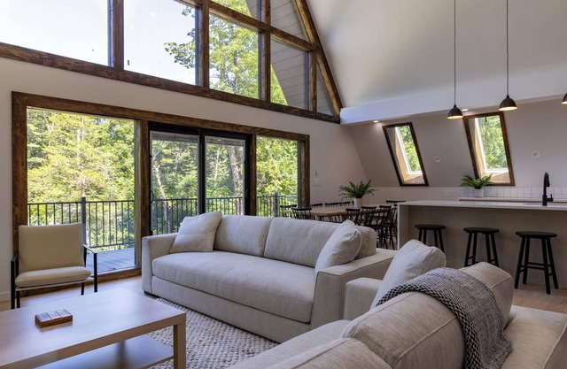 Emberwood Lodge - Luxury Cabin, Kid Friendly