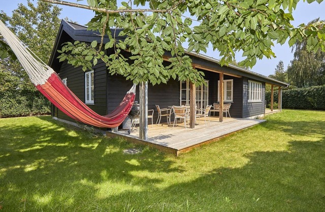 "Emely" - 700m from the sea by Interhome