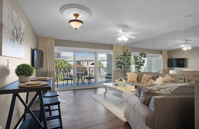 Emerald Coast 1 Bedroom Beachside Condo with seasonal beach chairs & umbrella