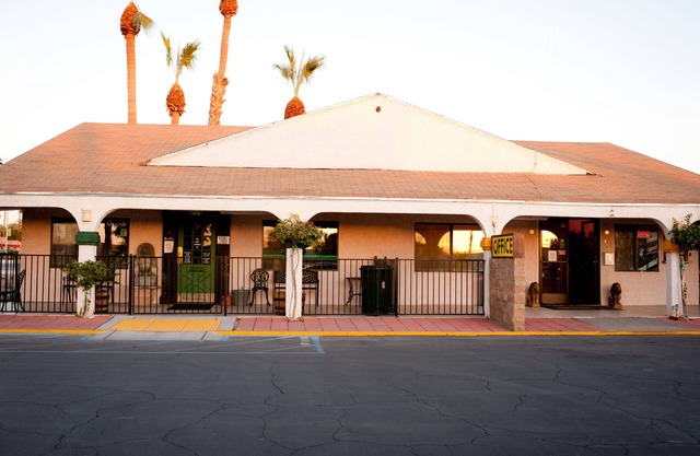 Emerald Inn & Lounge