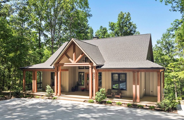 Emerald Lodge | Large Mtn Cabin | Hot Tub + Views