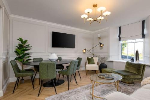 Emerald Suite, The Stirling Residence