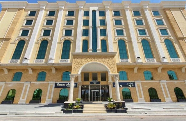 Emerald Twin Delight | Sunday Emerald