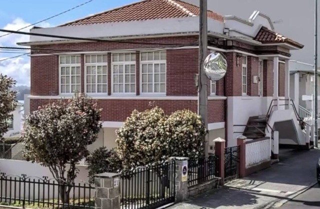 Encantadora Casa con Magníficas Vistas y Ubicación