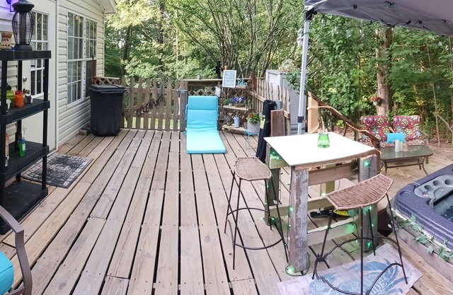 Enchanted escape, secluded in the Ozarks entire home with a private hot tub