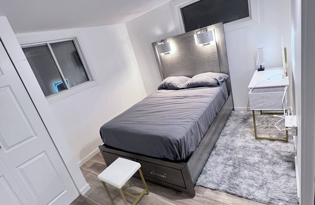 Enchanting 4-bedroom house in West Haven, few minutes from the beach!