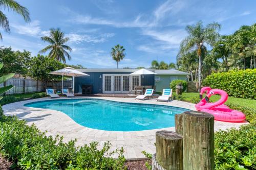 Enchanting Juno Beach Home! Sleeps 8!
