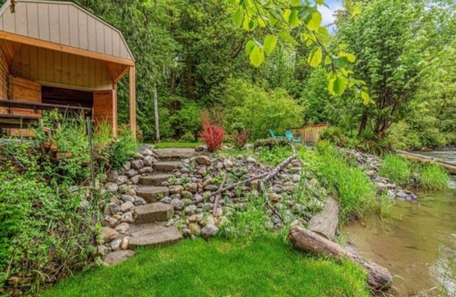 Enchanting studio cabin in Granite Falls! nFor the off grid nature lover.