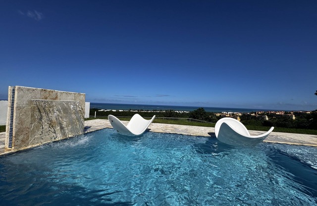 Endless ocean views, and pool