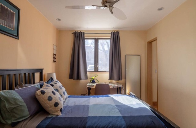 Energy-Efficient Oasis: Cozy Suite Near DT Boulder