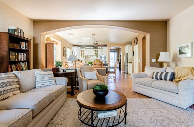 Enjoy a family home away from home. Fire Pit,BBQ, views, trails, community pool!