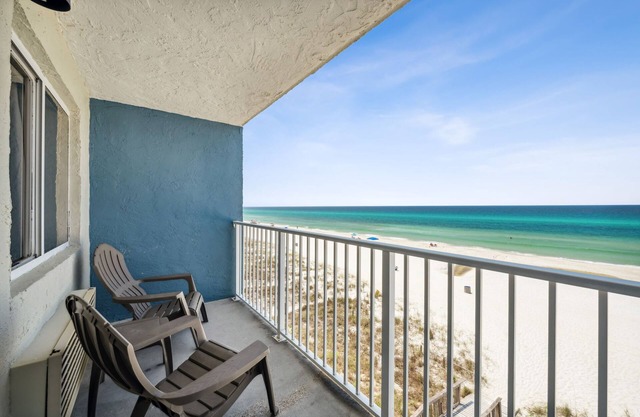 Enjoy a Hassle-free Stay! Direct Access To Beach, Outdoor Pool, Free Parking