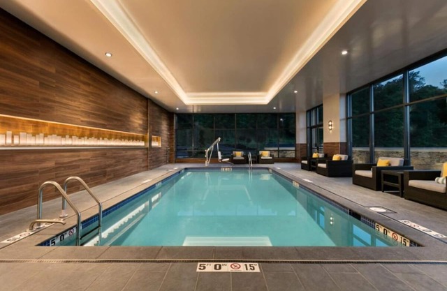 Enjoy a Hassle-Free and Suiting Stay! Indoor Pool, Free Breakfast, Parking!