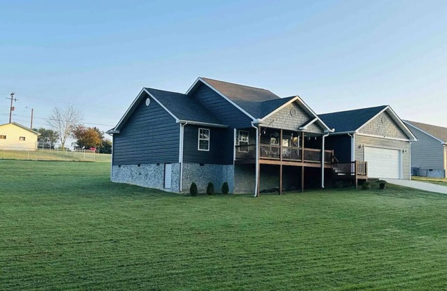 Enjoy a peaceful place with your whole family 20 minutes from Knoxville