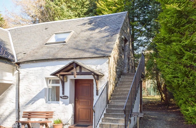 Enjoy a relaxing stay at Pine Cottage, a first floor apartment where you can participate in a game o