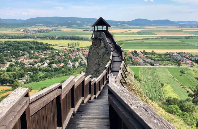 Enjoy a spacious suite near Castle Rock attractions!