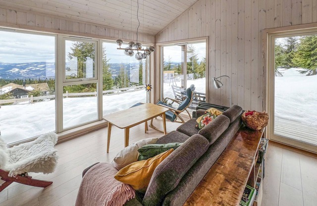 Enjoy an unforgettable vacation in this beautiful and cozy vacation home.