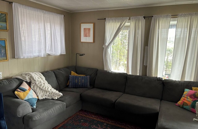 Enjoy channel views from the hot tub. Minutes walk from downtown and waterfront.