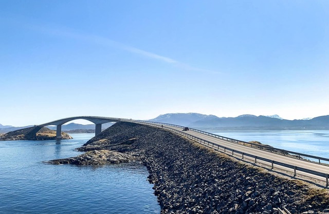 Enjoy incomparable nature experiences in this chic vacation home in a prime location.