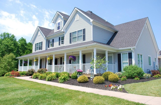 Enjoy Louisville, but relax a world away in KY bluegrass horse country