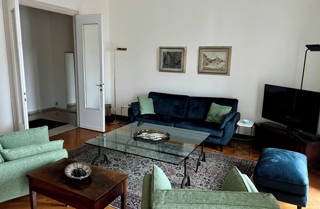 Enjoy Milan in Style: 3 Bedroom Apt. Very central, Extra-spacious, Super-clean
