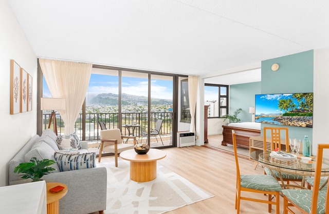 Enjoy Mountain Views w/Free Parking + Near Beach