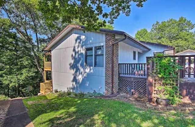 Enjoy Sunsets at 4BR retreat - family sized Golf Bike Hike Swim or Pickleball