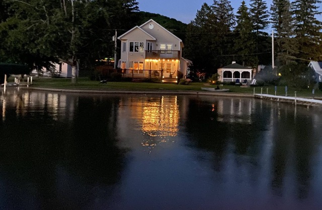 Enjoy Sunsets! Large, Upscale Lakefront Home