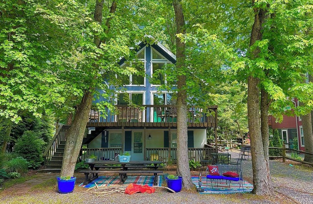 Enjoy your relaxing beach vaca in this 4-bed home with amazing 2nd story deck!