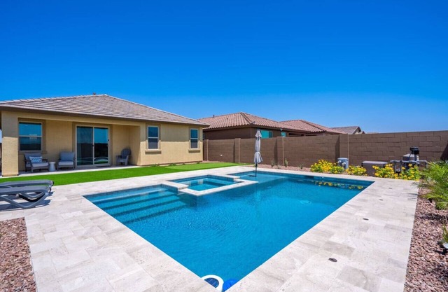 Enjoyable 3 bedroom house w/Pool and Spa/Hot Tub