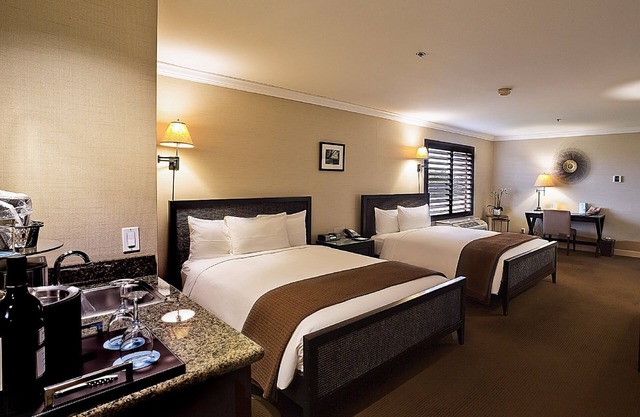 Ensuring a Very Comfortable Stay! Free Breakfast and Parking, Pets Allowed