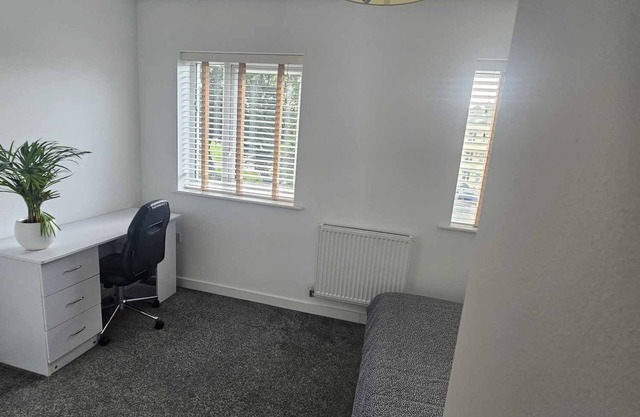 Entire 2 Bedroom House Modern, Stylish & Luxury. Pet-Friendly!