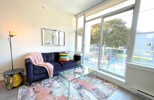 Entire condo in Mount Pleasant + Parking