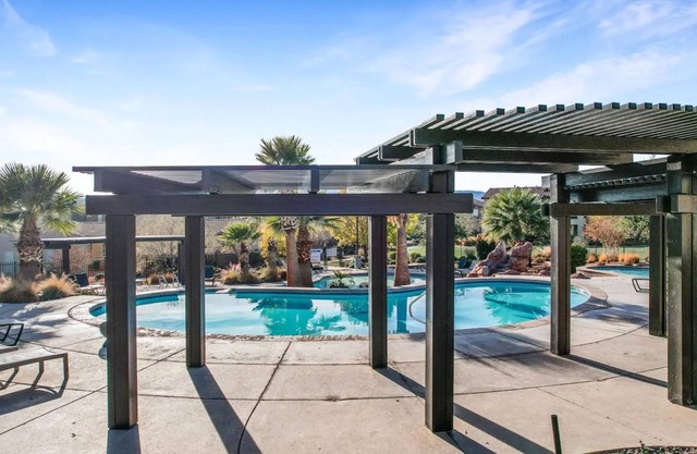 Entire Home Paradise Pools 2 King Suites