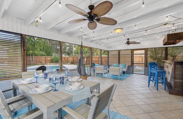 ENTIRE Home, POOL, LANAI/PORCH, Private BAR, MINUTES to Beach, FULLY STOCKED!