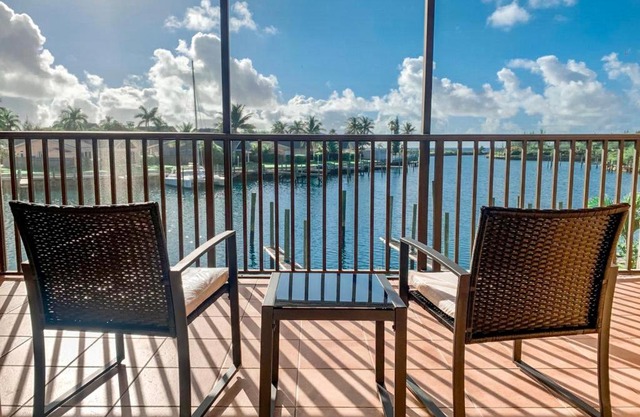 Entire Home - Relaxing Ocean View Condo