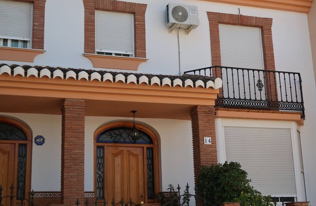 Entire house Ideal to get to know Granada. Along Sports Palace Well comunicated.