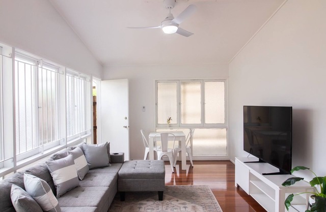 Entire New renovated 2bedrm unit next to southbank