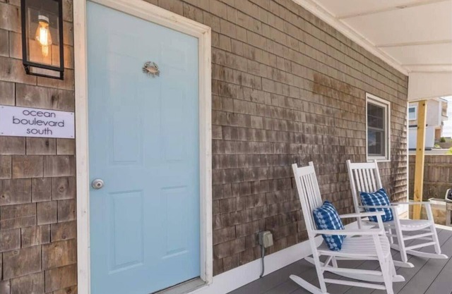 Entire Ocean Boulevard property, steps to beach!