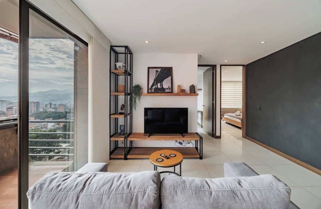 EP| Modern 2BR W/Workspace, Fast Internet, SmartTv