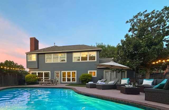 Epic Austin House - Large rooms, Game Room, Gym & more…