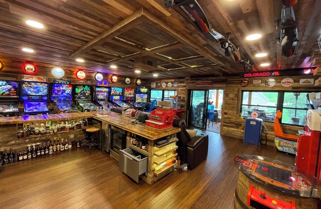 Epic Family Lake Getaway - 5 Min to Ark, Gameroom, 100ft Dock, Hot Tub, Sauna