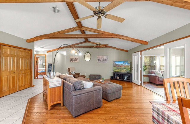 EQUESTRIAN THEMED HOME WITH PRIVATE POOL, CLOSE TO WEC AND FAST, PET FRIENDLY